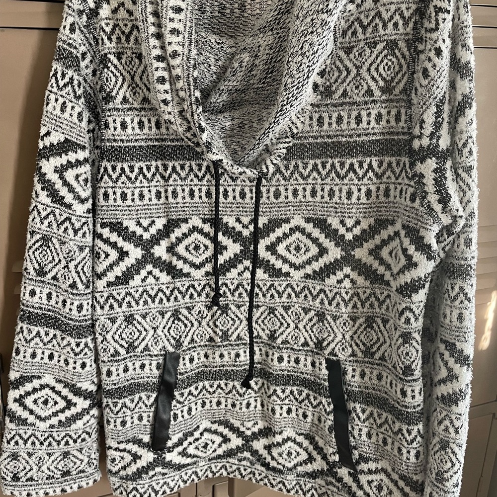 One World Multi-colored print Pullover-Medium
